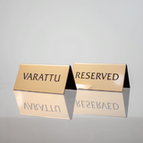 Varattu/Reserved-pöytäkyltti 10x5 cm, kulta
