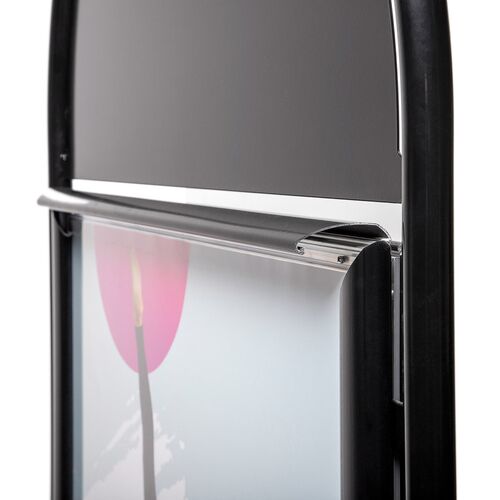 Katumyyjä 50x70 cm pyöreällä jalalla, musta