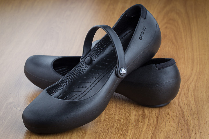 alice crocs size 5